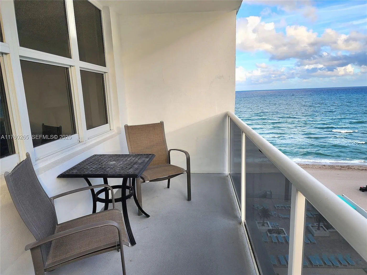 Sea Air Towers Condo — Photo 2
