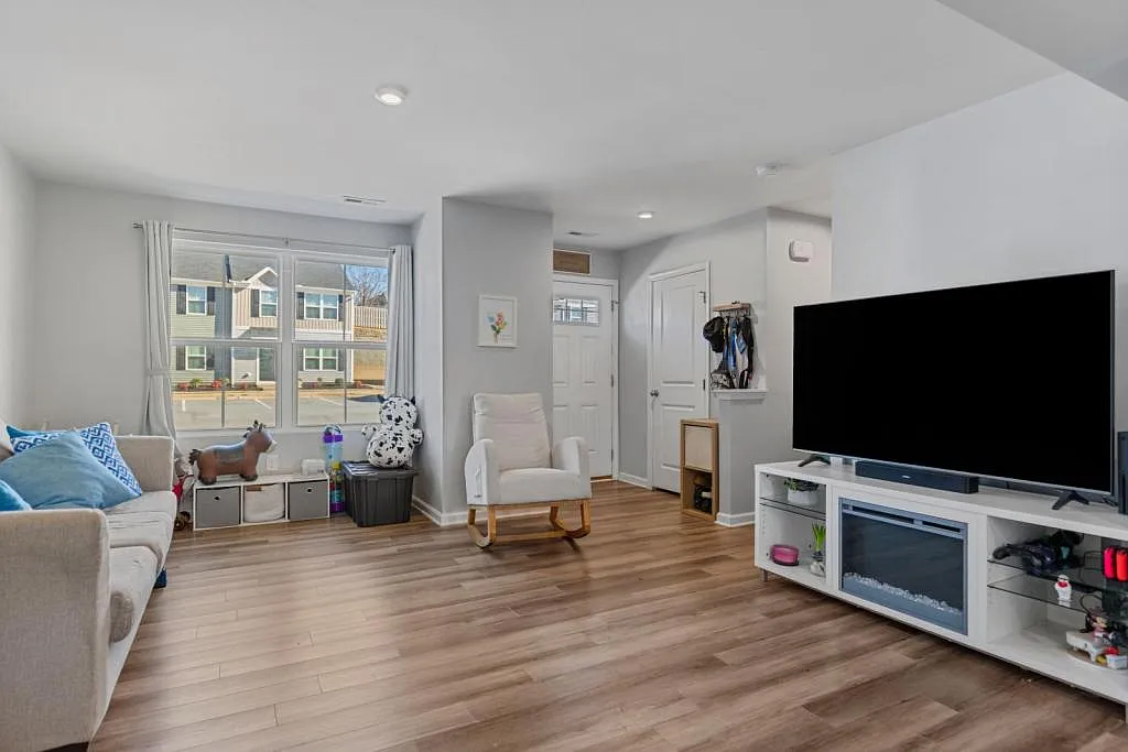 11 Tidsworth Dr — Photo 3