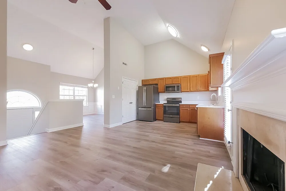 4 bed, 2.0 bath, 1854 sqft, $1,980 — Photo 4