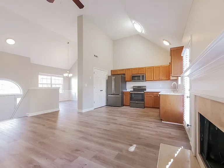 422 Limerick Way — Photo 4