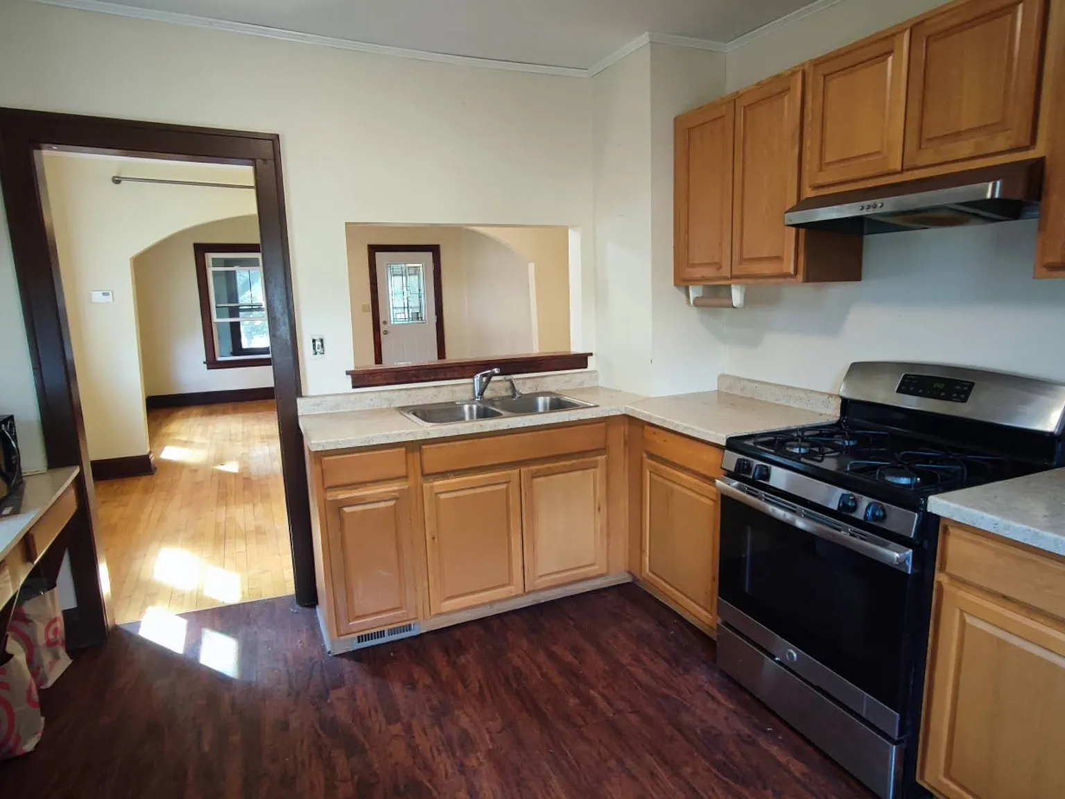 4 bed, 1400 sqft, $2,000 — Photo 2