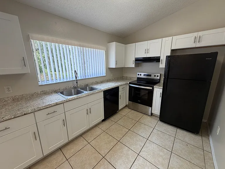 73 Olive Dr — Photo 7