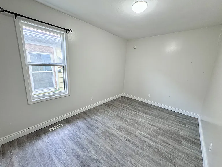 476 Aylmer Ave — Photo 6