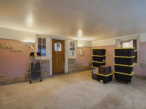 4th image of 1089 Wellington Blvd