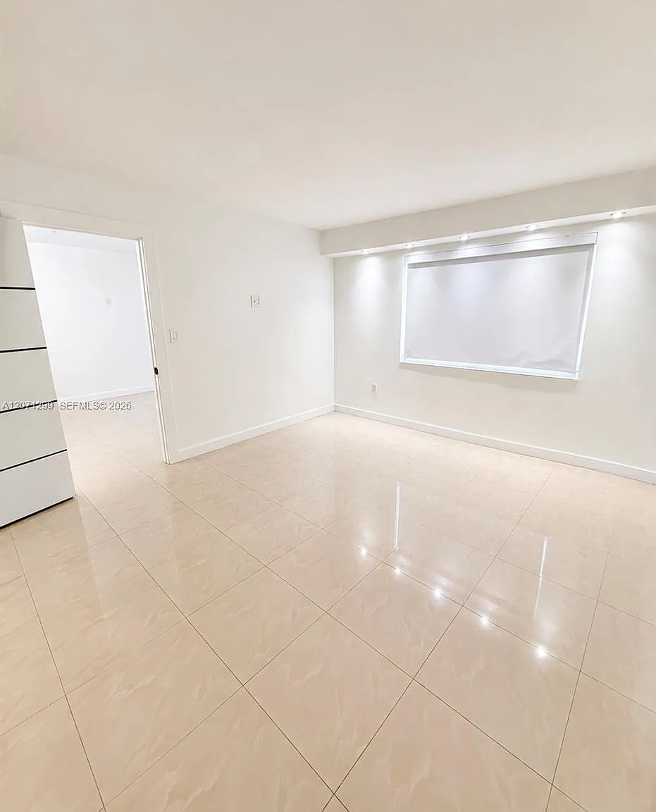 Expo I Condo — Photo 3