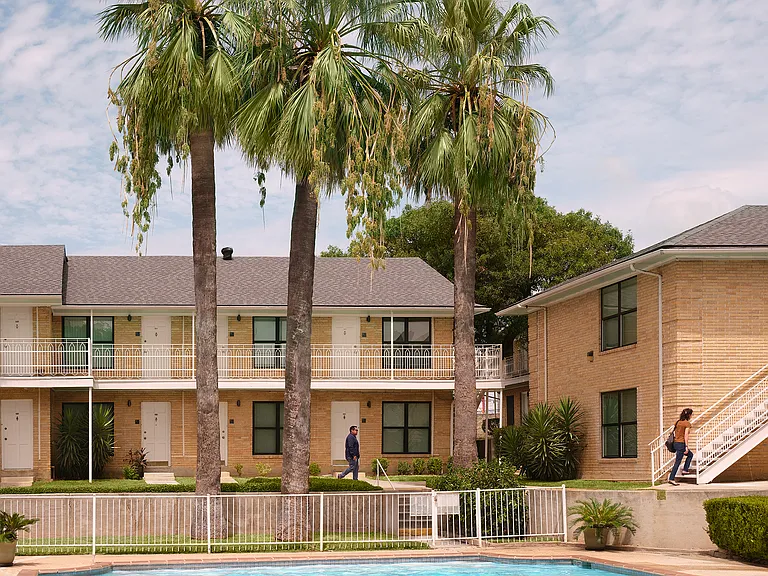 Tara Apartments — Photo 2