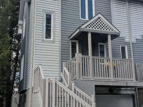 817 High St #1, Ottawa, ON K2B 6C3