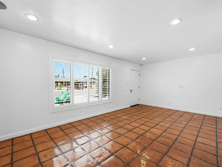 8639 E Virginia Ave — Photo 3