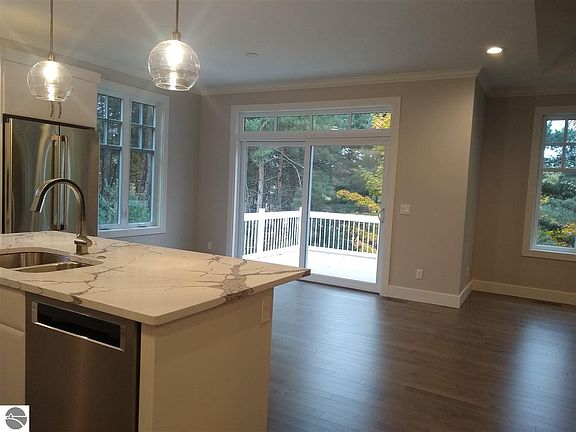 4th image of 46 Wildwood Meadows Dr