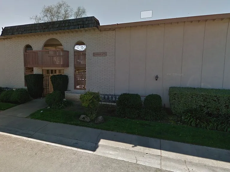 480 Lynn Way #10 — Photo 1