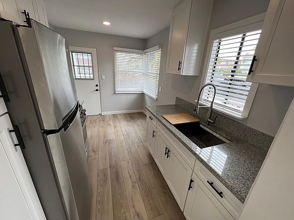 5th image of 871 Diamond St #A