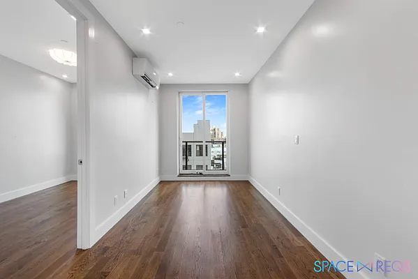 Rented by SpaceReqs LLC | media 11