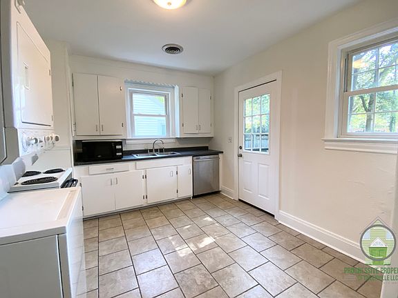 3rd image of 30 Sycamore Dr