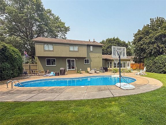 3rd image of 180 Apple Creek Ln