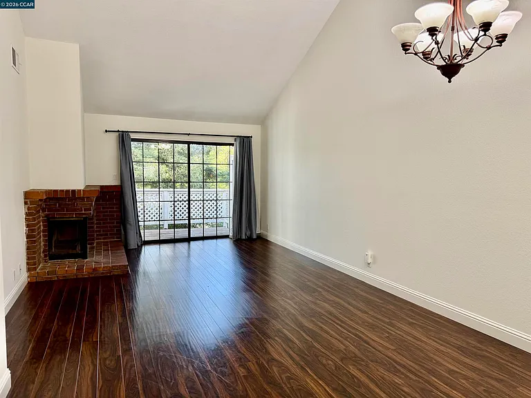 202 Kelley Ln — Photo 2