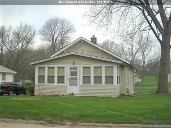3437 Dupont St, Sioux City, IA 51104