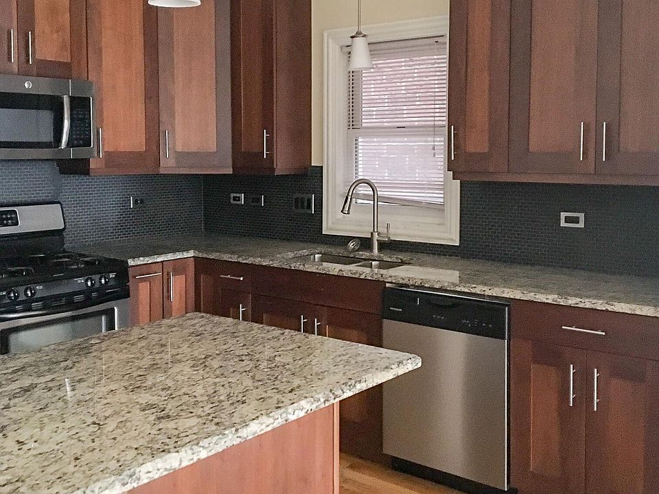 1st image of 2314 N Greenview Ave #1