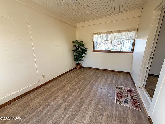 5th image of 210 N Moffet Ave