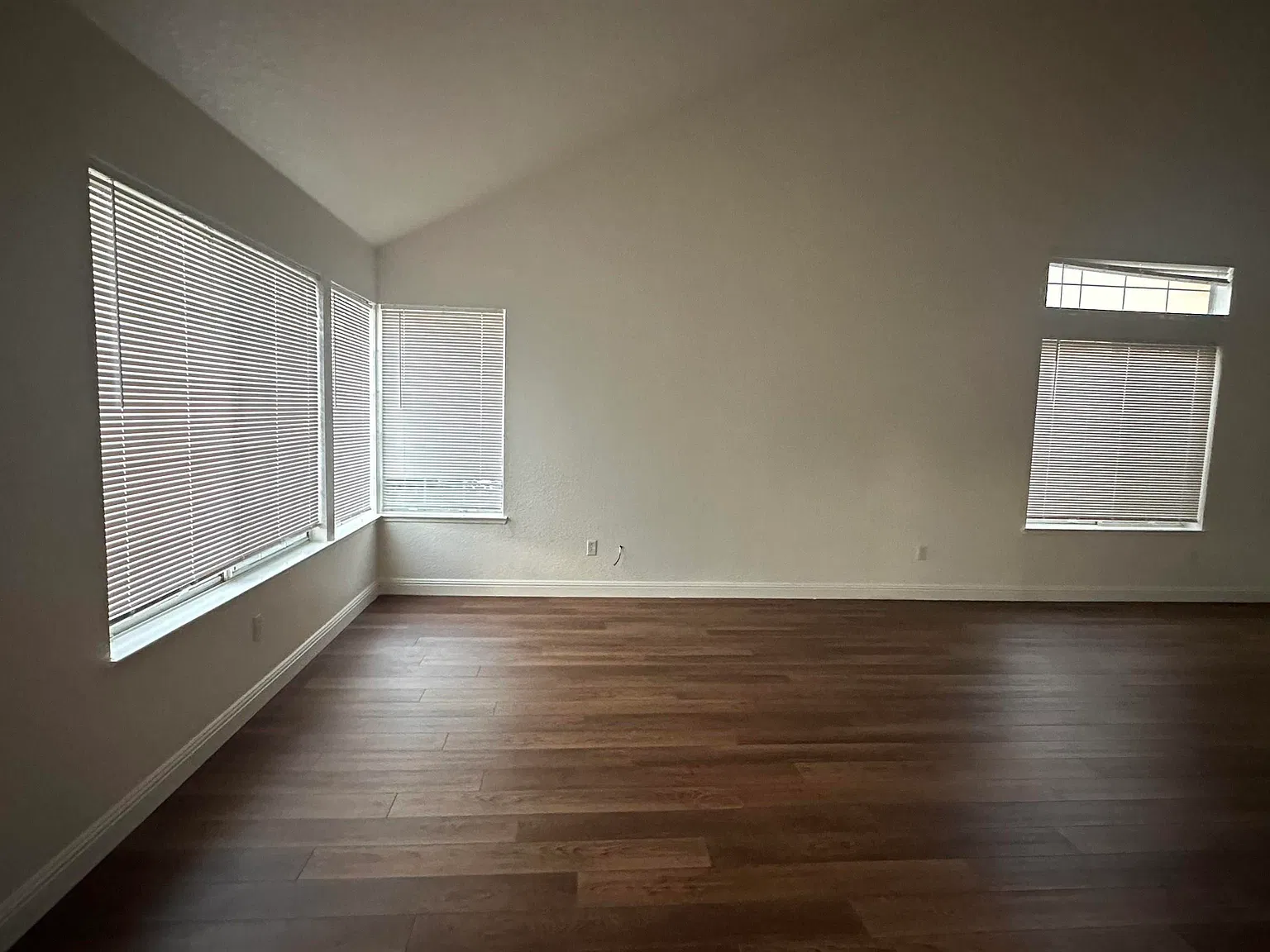 4 bed, 2.5 bath, 1813 sqft, $3,300 — Photo 4