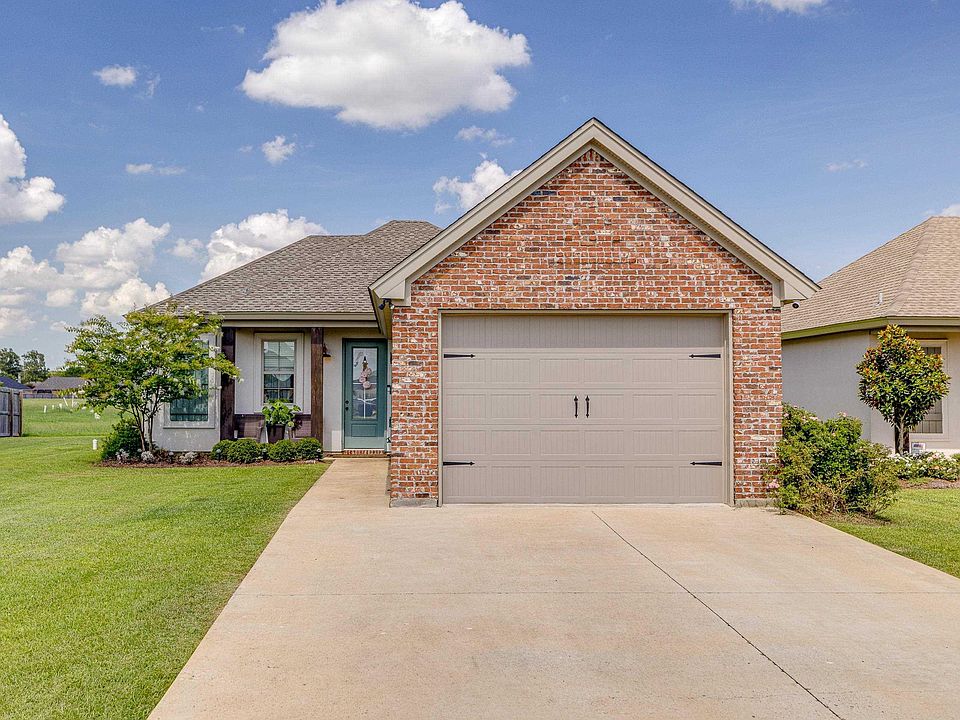 1st image of 494 Cliff Bullock Dr