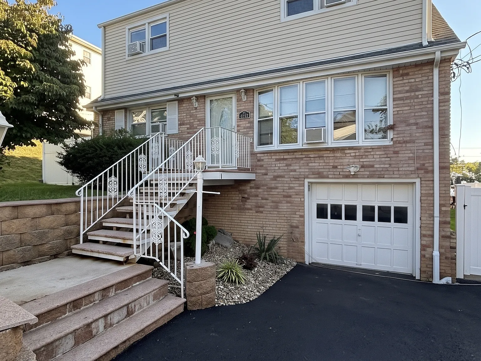 2 bed, 800 sqft, $2,400 — Photo 1