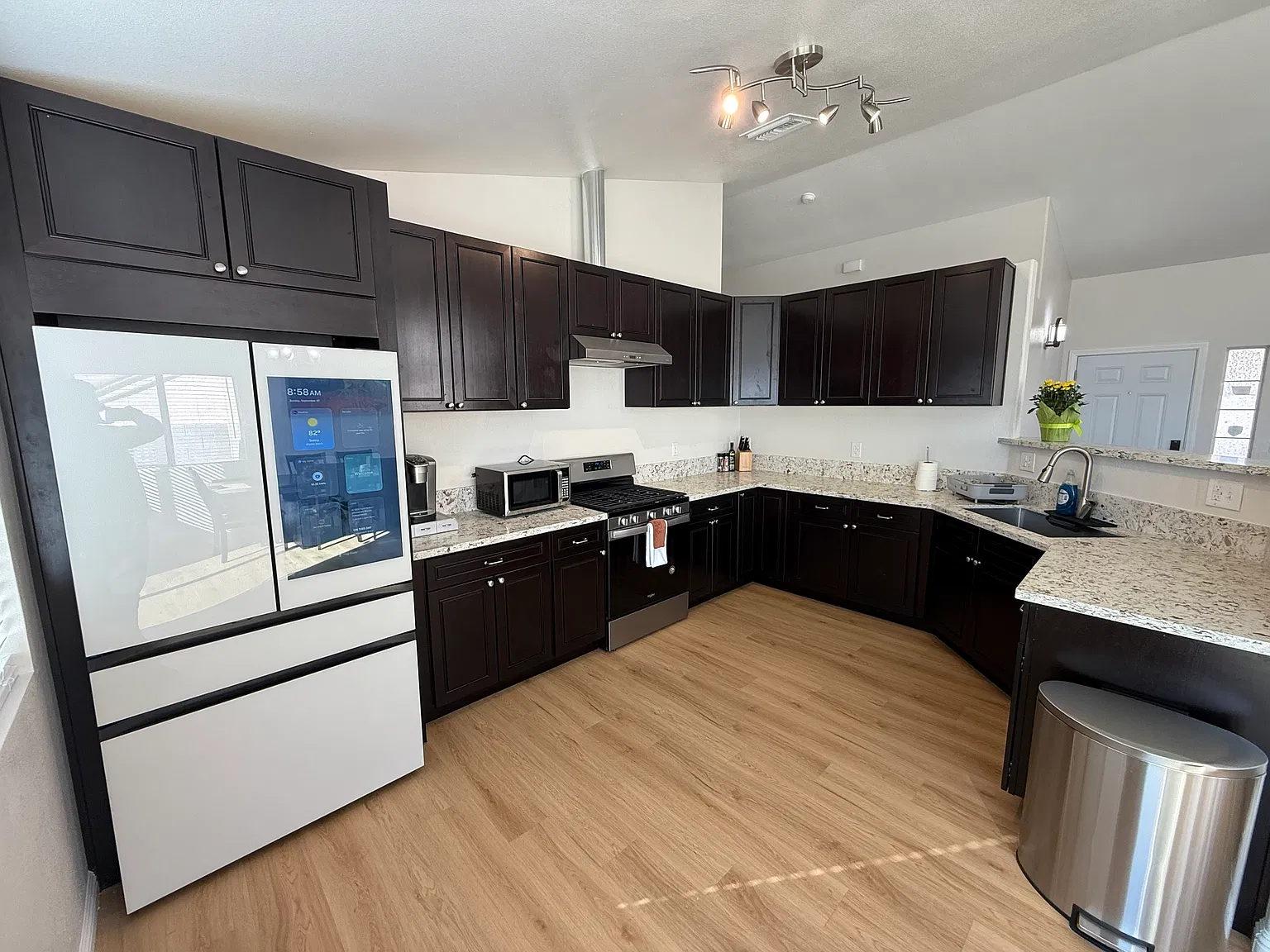3 bed, 1468 sqft, $3,900 — Photo 4