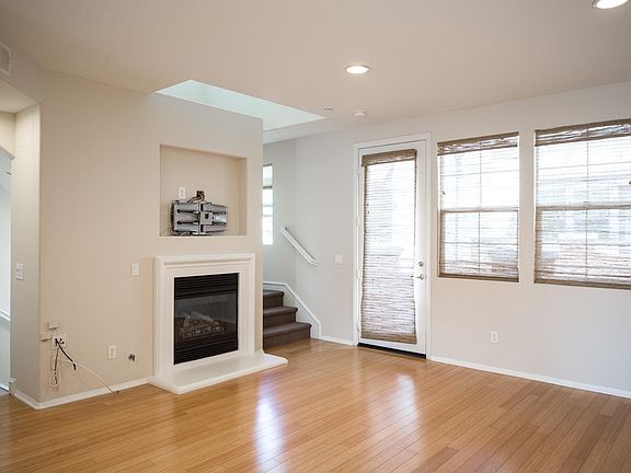 5th image of 395 Arden Ave