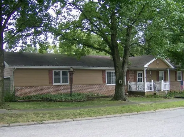 505 E Court St, Fairfield, IL 62837