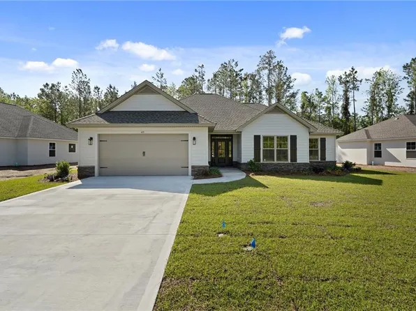 411 Country Walk Cir, Brunswick, GA 31525