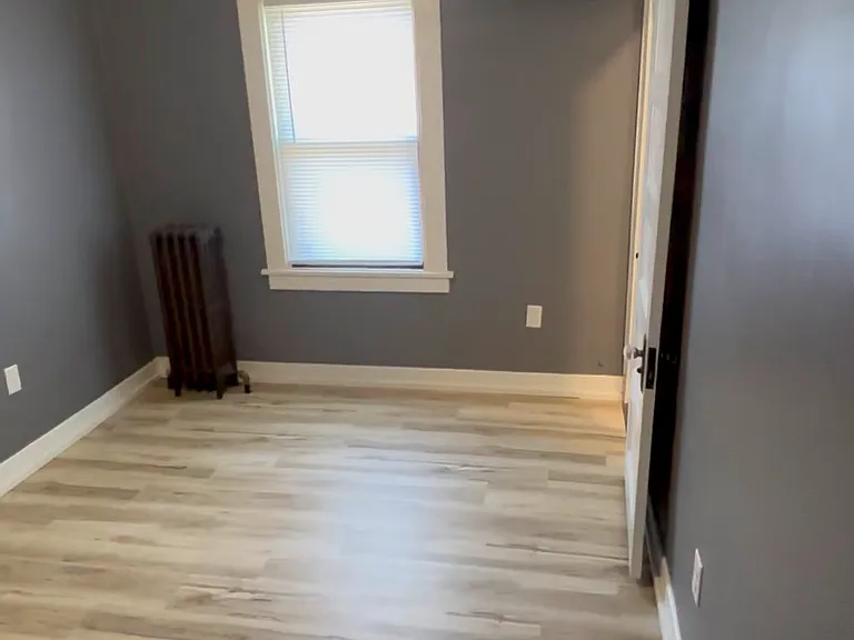 1114 N Superior St #8 — Photo 8