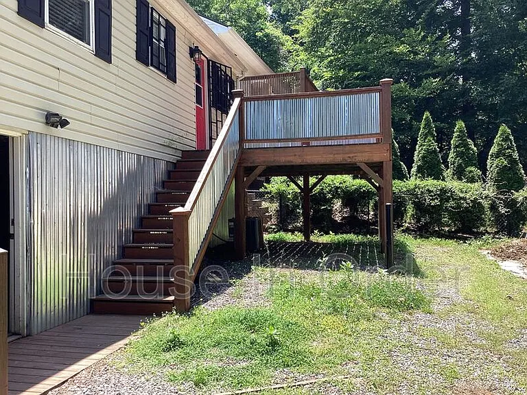 34 Erskine Ave — Photo 2