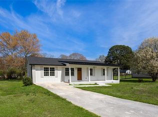 376 Lakewood Dr, Social Circle, GA 30025