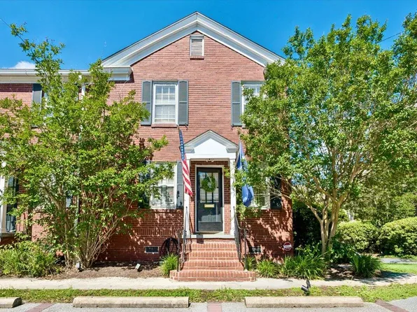 301 Broad St APT 4, Charleston, SC 29401