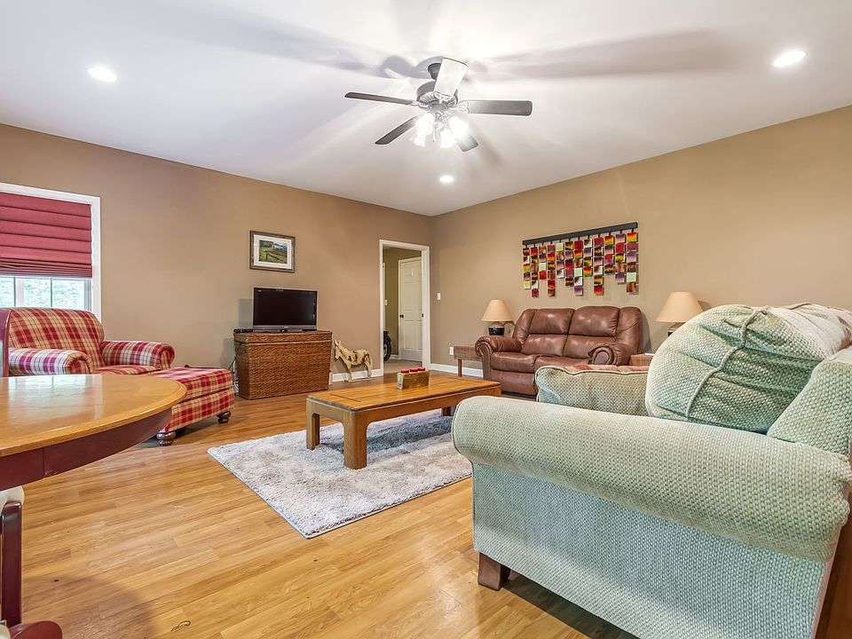 31st image of 300 Gunter Smith Rd