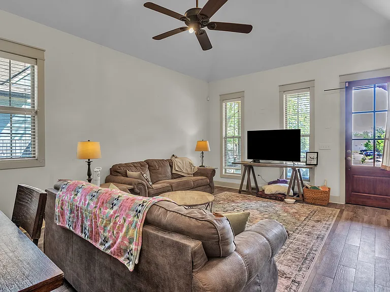 103 Creekside Cv — Photo 4