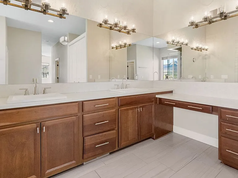 1015 N Cantlon Ln — Photo 14