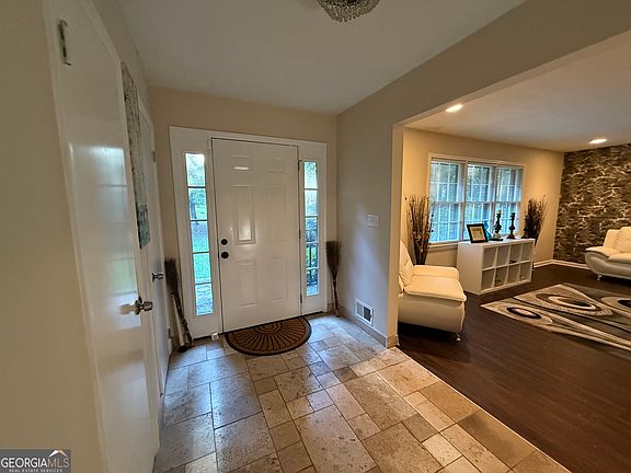 2nd image of 10376 Fitzgerald Rd