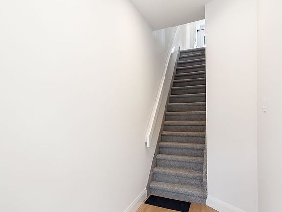 2nd image of 115 Catharine St N #2