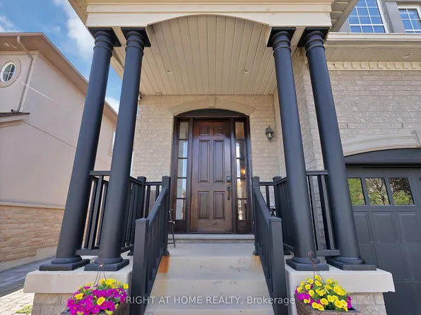 8 Yemina Gate, Vaughan, ON L6A 0G9