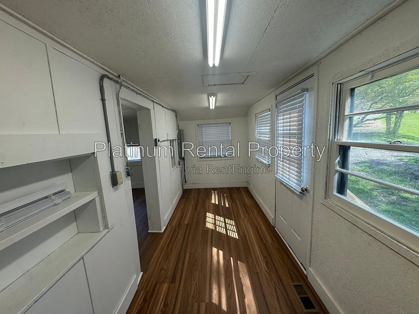3 bed, 1.0 bath, 1023 sqft, $1,300 — Photo 4