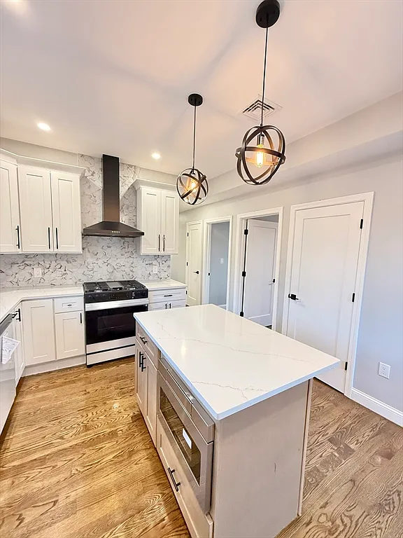 3 bed, 1.0 bath, 988 sqft, $3,650 — Photo 2