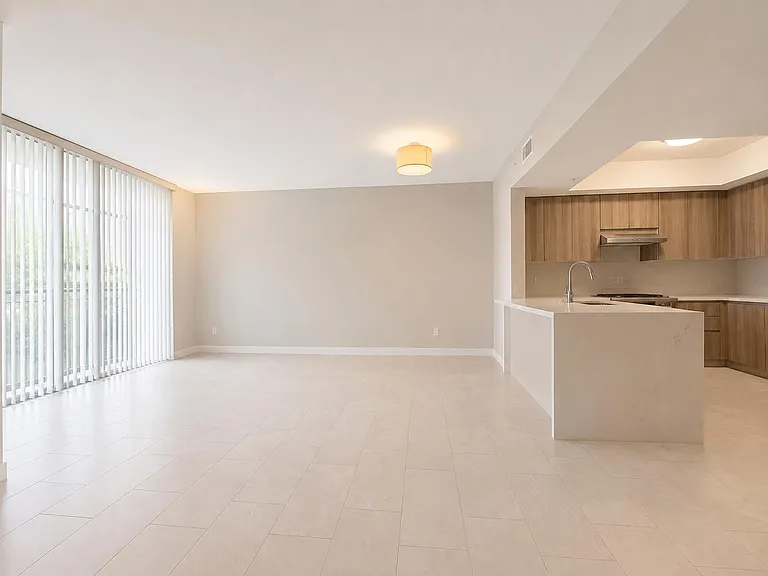 410 Evernia St #506 — Photo 3