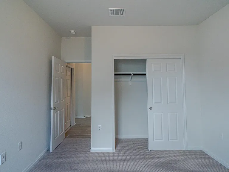 917 Falkland Trce — Photo 29