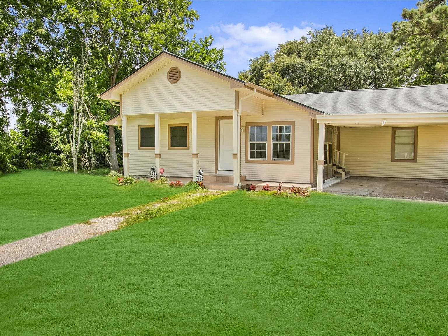 4 bed, 2.0 bath, 2050 sqft, $2,500 — Photo 1