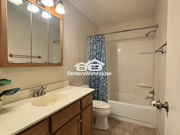 1700 Four Oaks Rd #124 — Photo 16