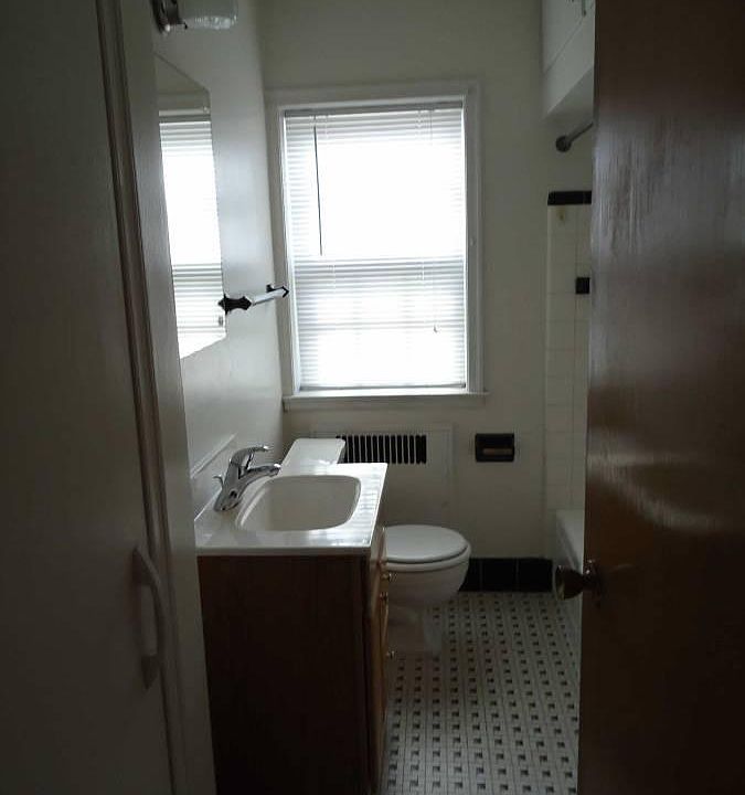 1st image of 925 Glenview Ave