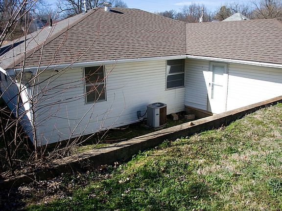 4th image of 1006 Nooney St