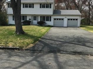 11 Bunyan Dr, Livingston, NJ 07039