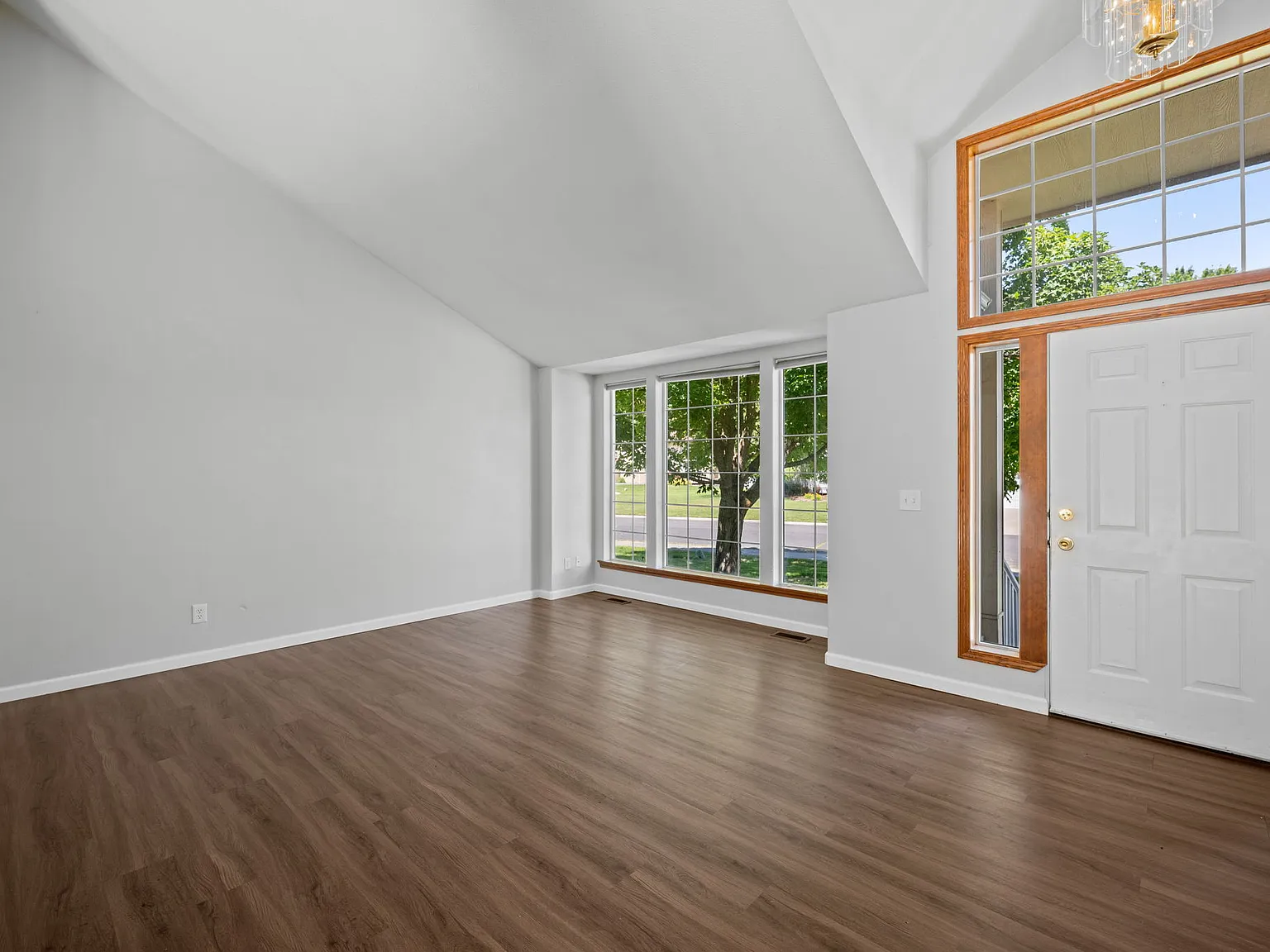 4 bed, 2533 sqft, $2,600 — Photo 4