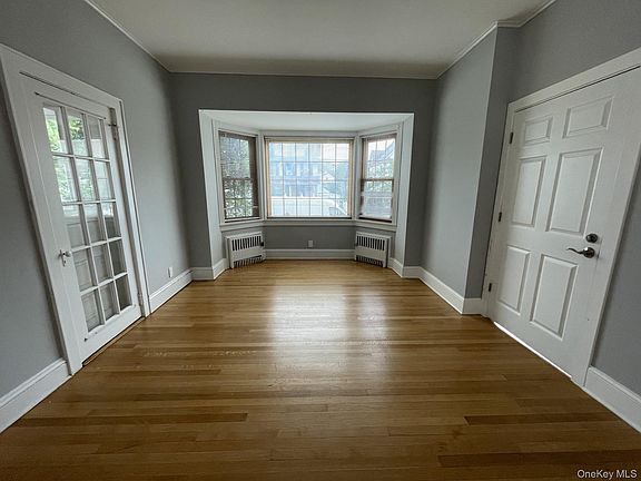 5th image of 248 Denton Ave #1